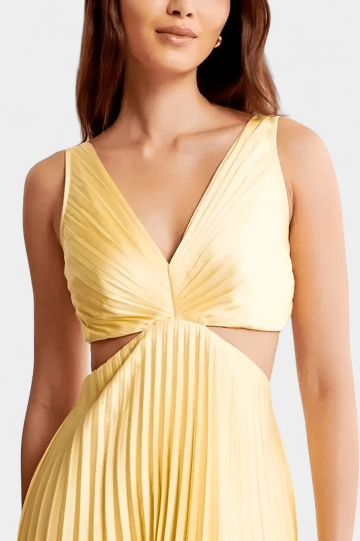 Vestido Sin Mangas de Selena con Pliegues, Corte Lateral y Detalle Torcido