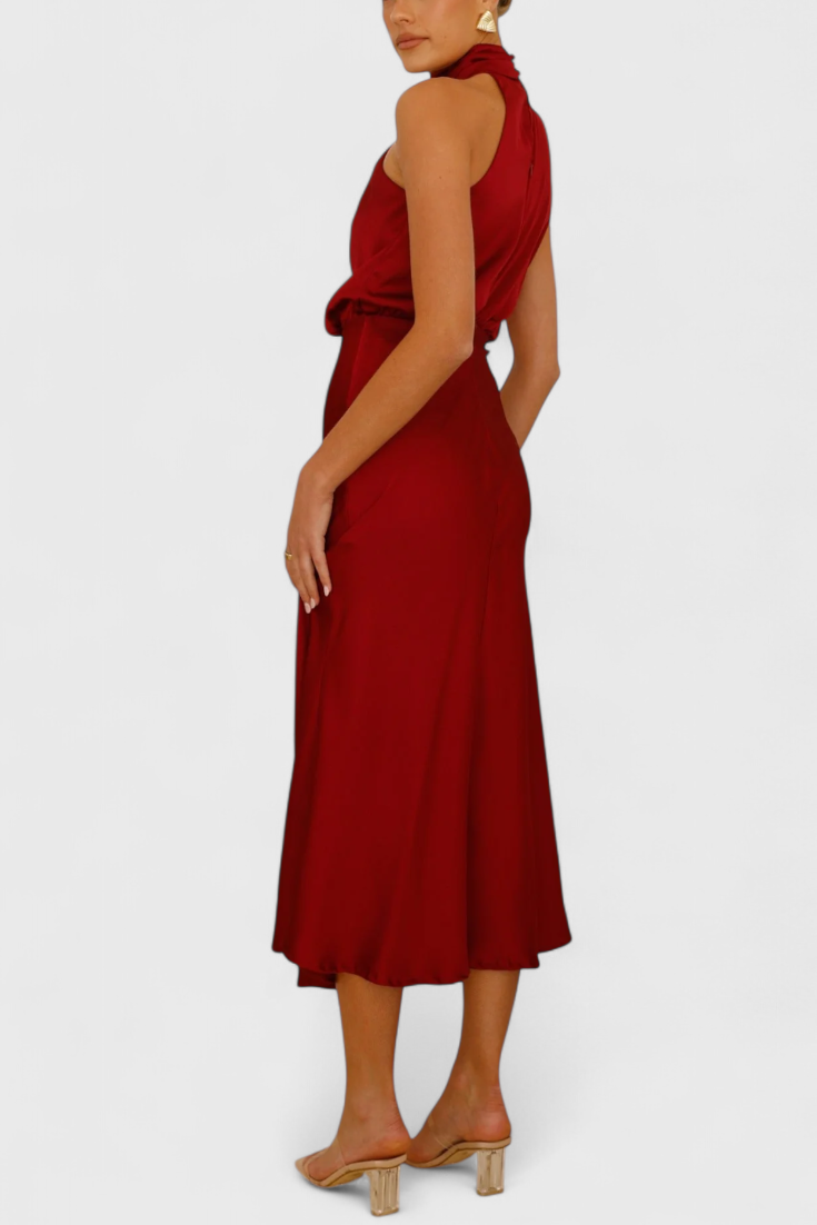 Vestido Elegante Rina con Cuello Halter y Drapeado