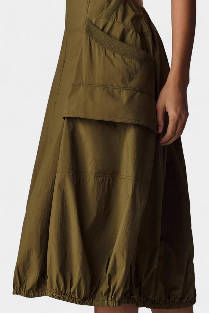 Vestido Midi Katana con Dobladillo de Burbujas y Corsé Entallado