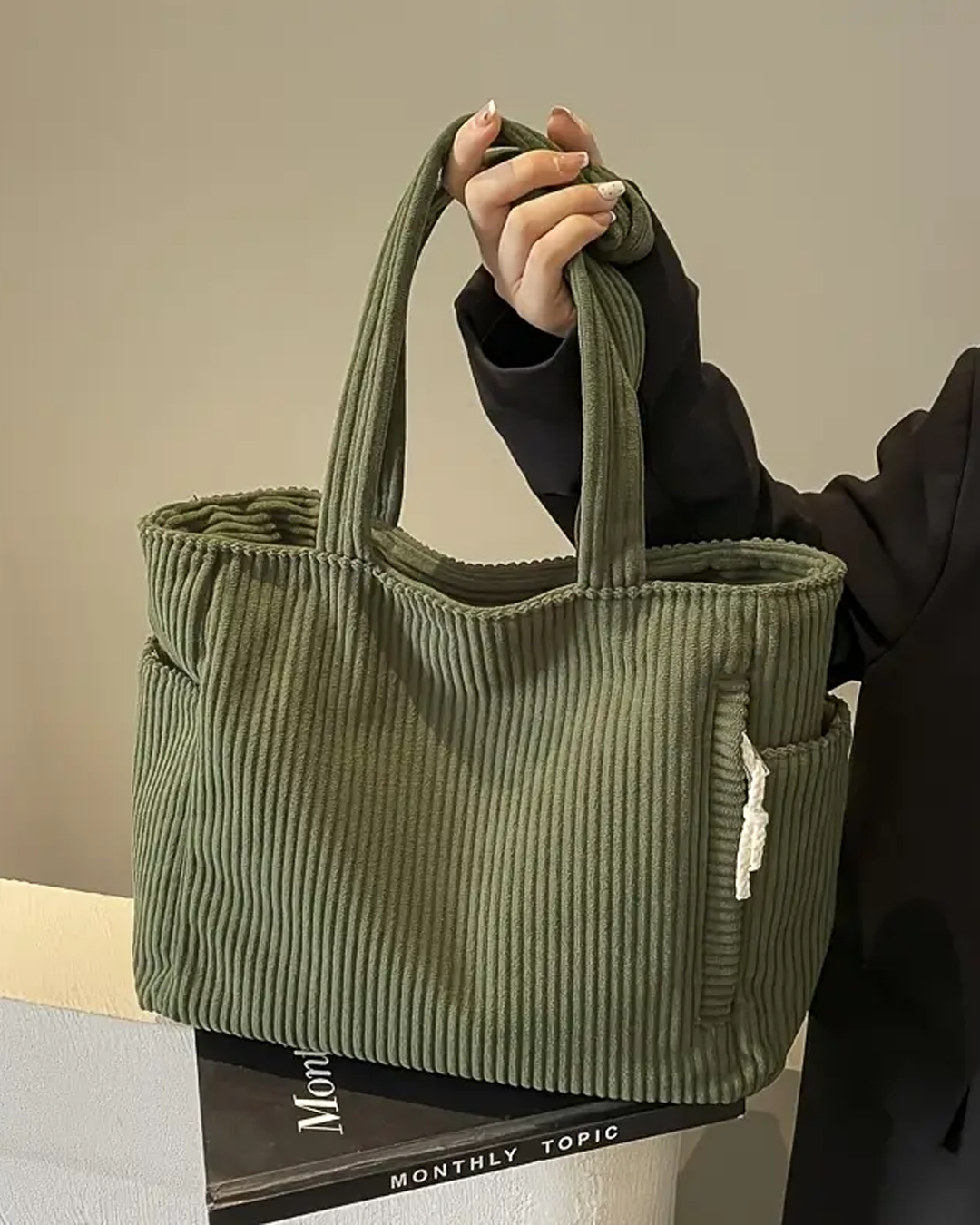 Tilda – Bolsa de hombro con diseño acanalado y detalle de cordón