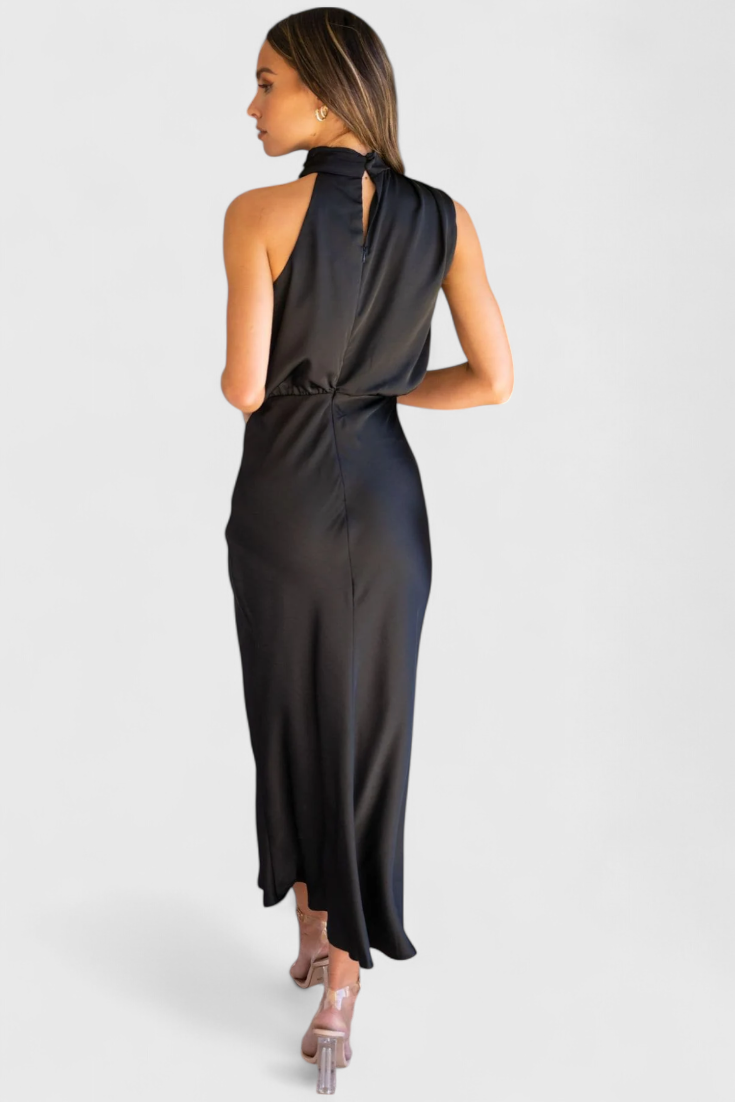 Vestido Elegante Rina con Cuello Halter y Drapeado
