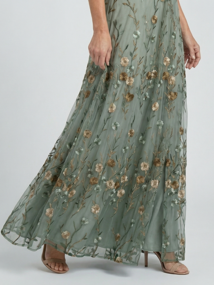 Selena™ | Vestido Maxi Halter Floral en Verde Salvia" can be rewritten as:

"Selena™ | Vestido Largo Halter Floral en Verde Salvia