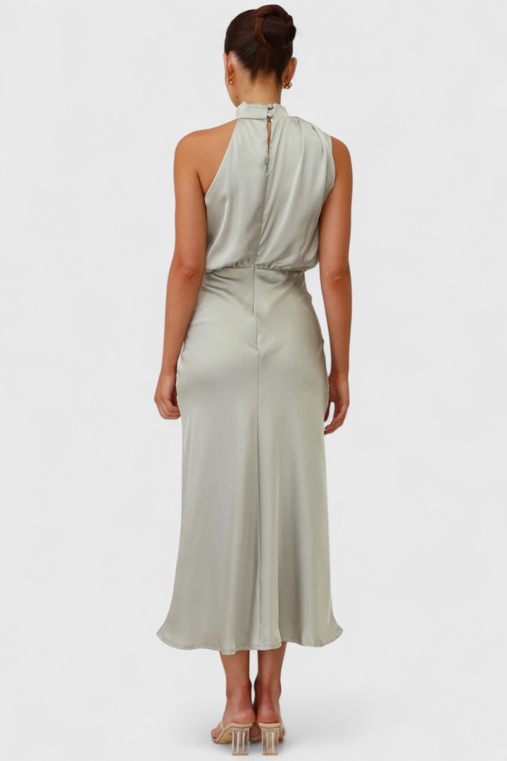 Vestido Elegante Rina con Cuello Halter y Drapeado