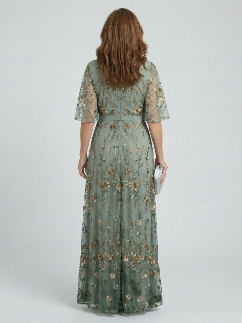 Selena™ | Vestido Maxi Halter Floral en Verde Salvia" can be rewritten as:

"Selena™ | Vestido Largo Halter Floral en Verde Salvia