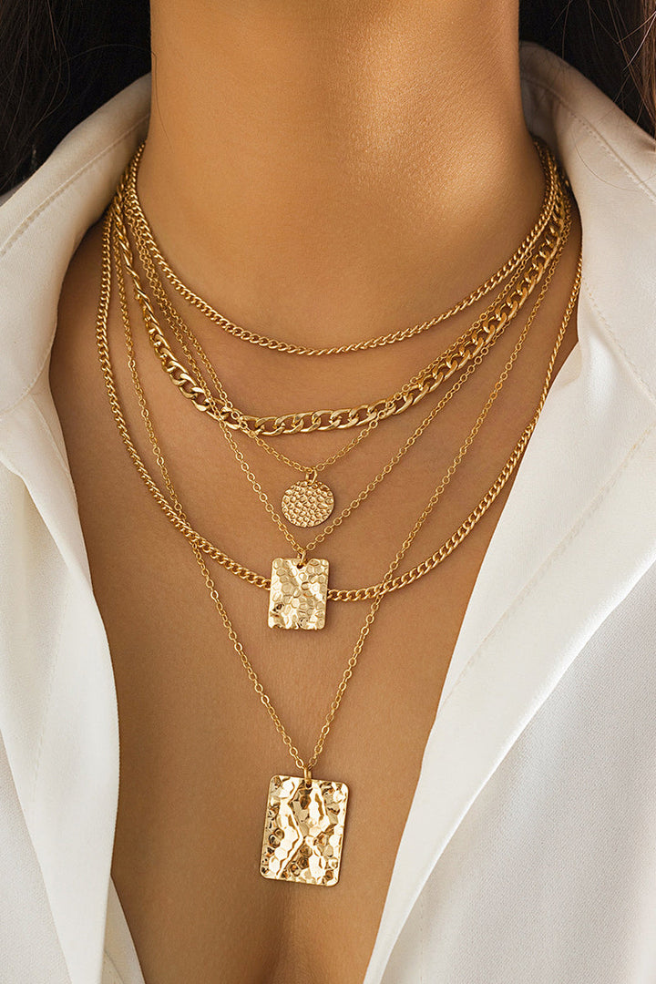 Collar de Cadena Metálica con Colgante Geométrico