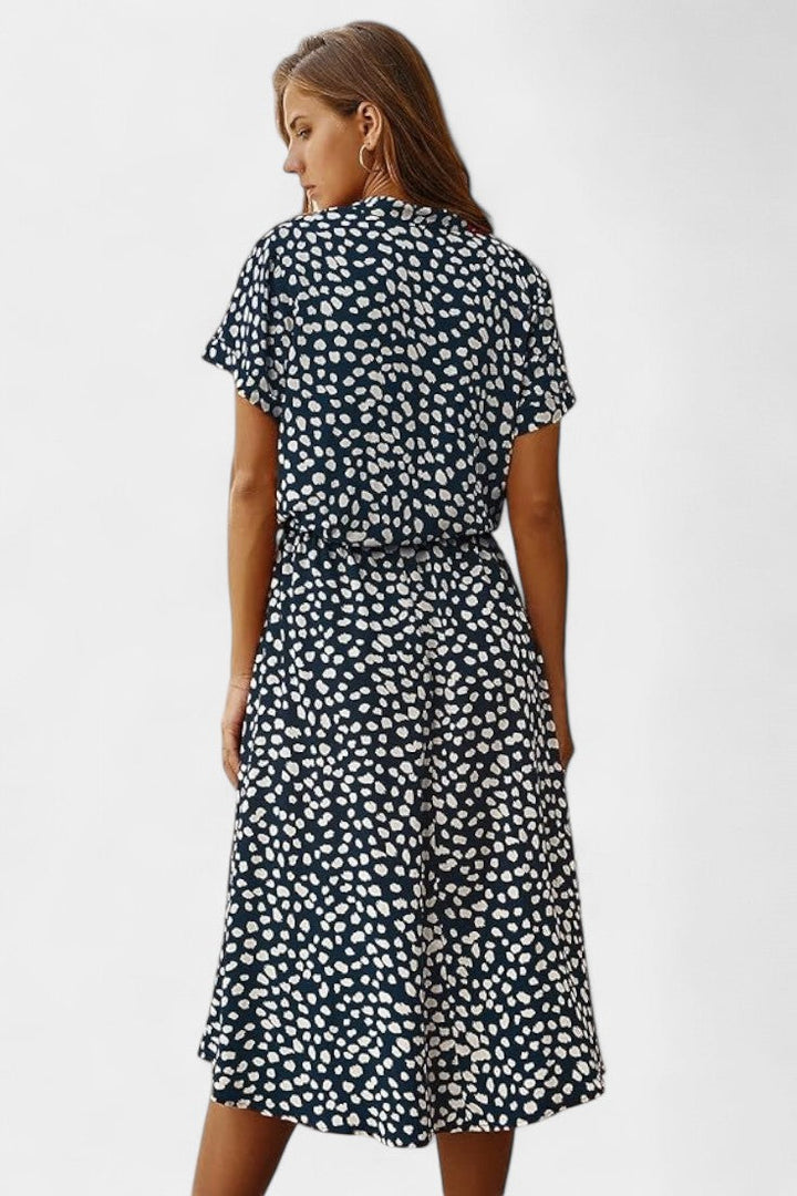 Vestido Midi de Lunares Rovena con Cuello Camisero y Cintura Ajustable