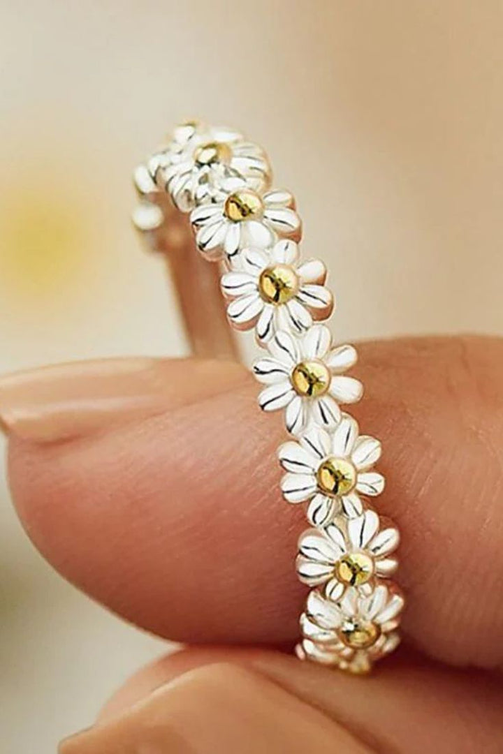 Anillo de plata ajustable con esmaltes pintados a mano y diseño de margaritas