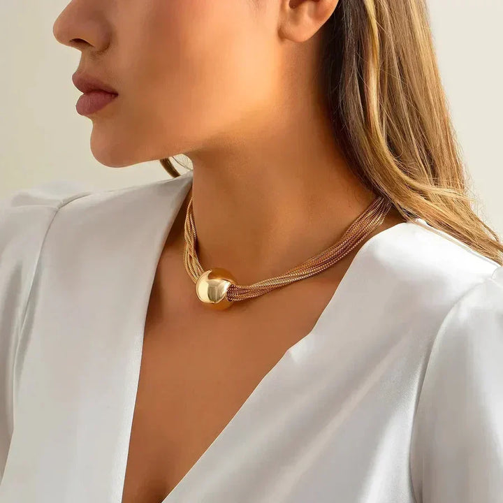 Elegante collar de oro