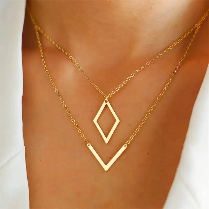 Collar Chic con Colgante Geométrico en Forma de V