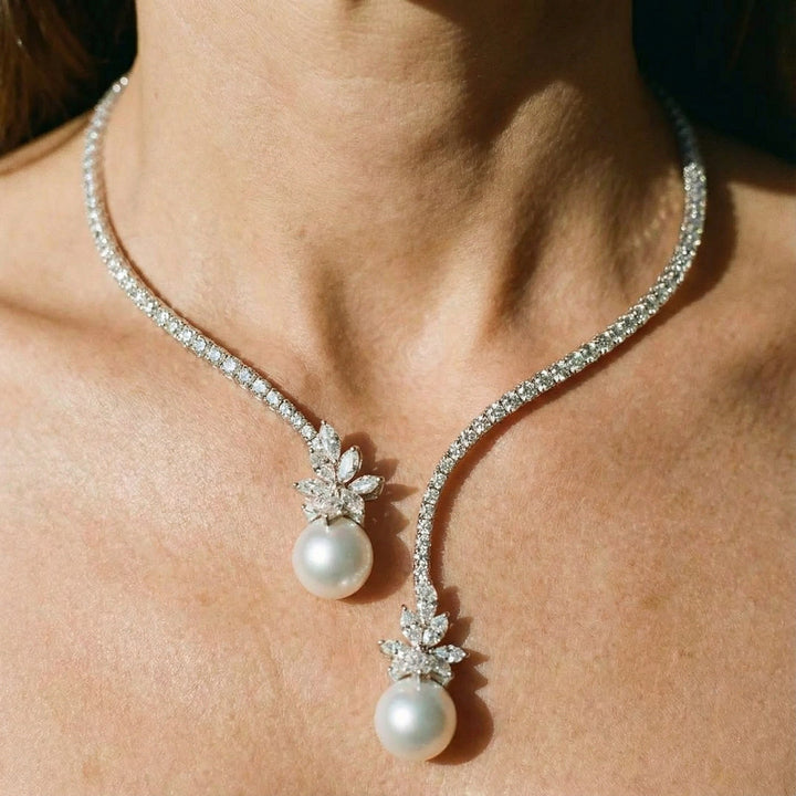 Elegante collar de perlas brillantes en plata