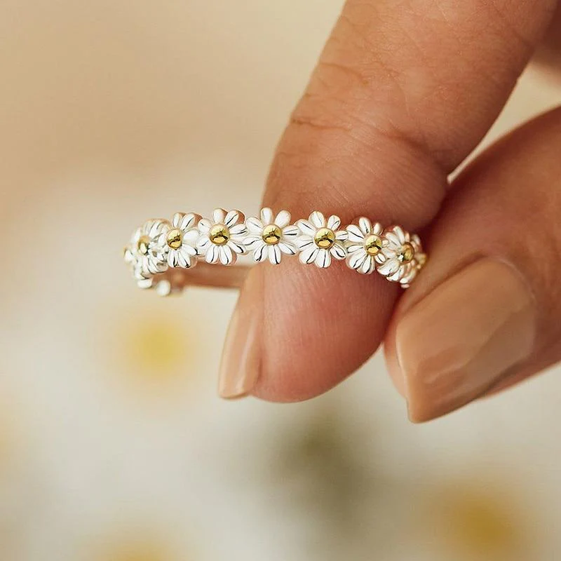 Anillo de plata ajustable con esmaltes pintados a mano y diseño de margaritas