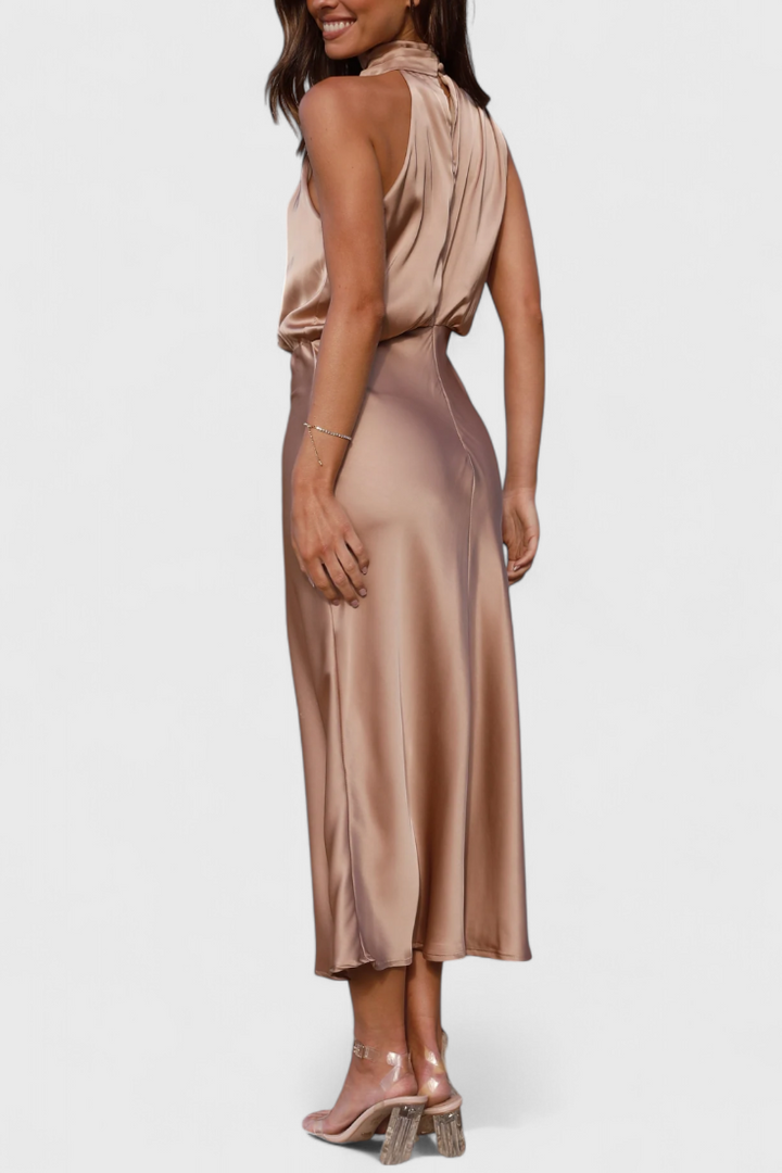 Vestido Elegante Rina con Cuello Halter y Drapeado