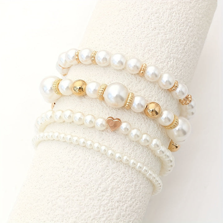Juego de sofisticadas pulseras en forma de corazón adornadas con perlas