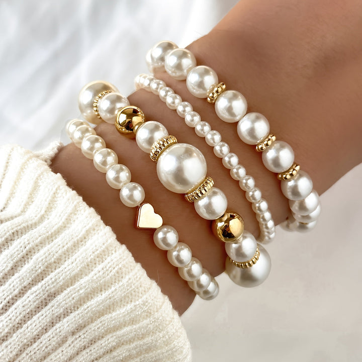 Juego de sofisticadas pulseras en forma de corazón adornadas con perlas