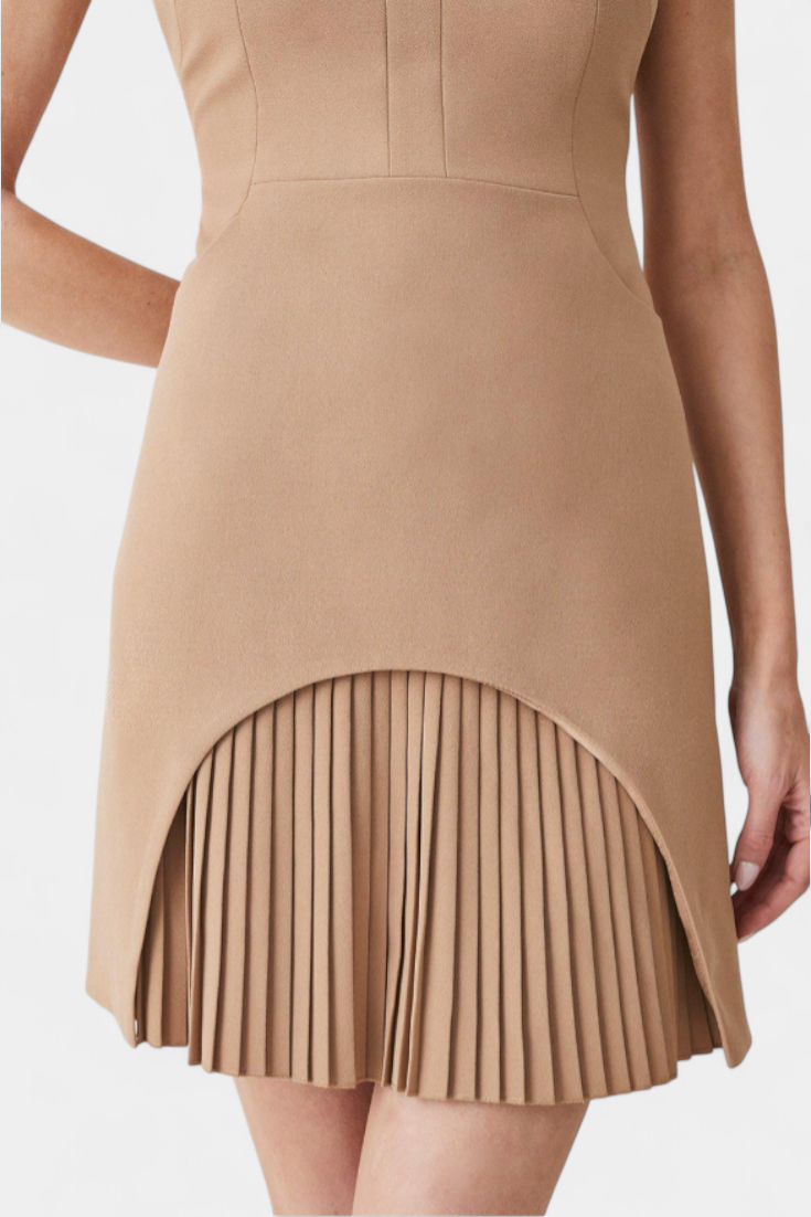 Mini Vestido Karen con Cuello Alto y Detalles Plisados