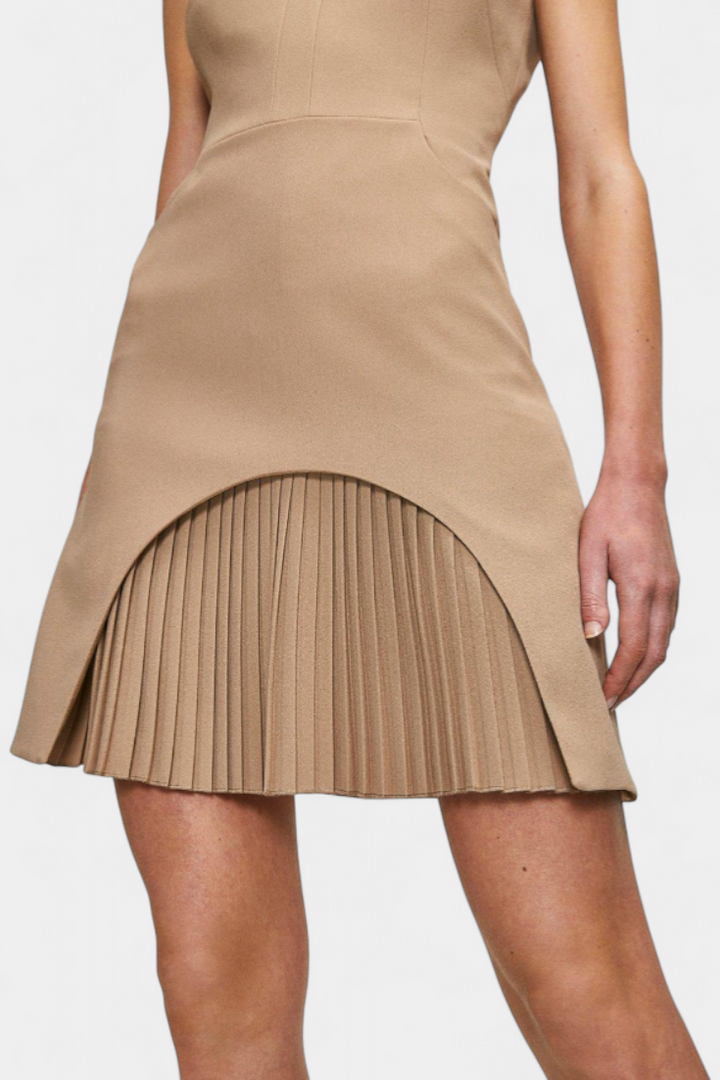 Mini Vestido Karen con Cuello Alto y Detalles Plisados