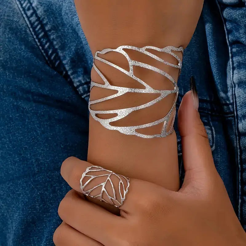 Pulsera retro con diseño de hojas