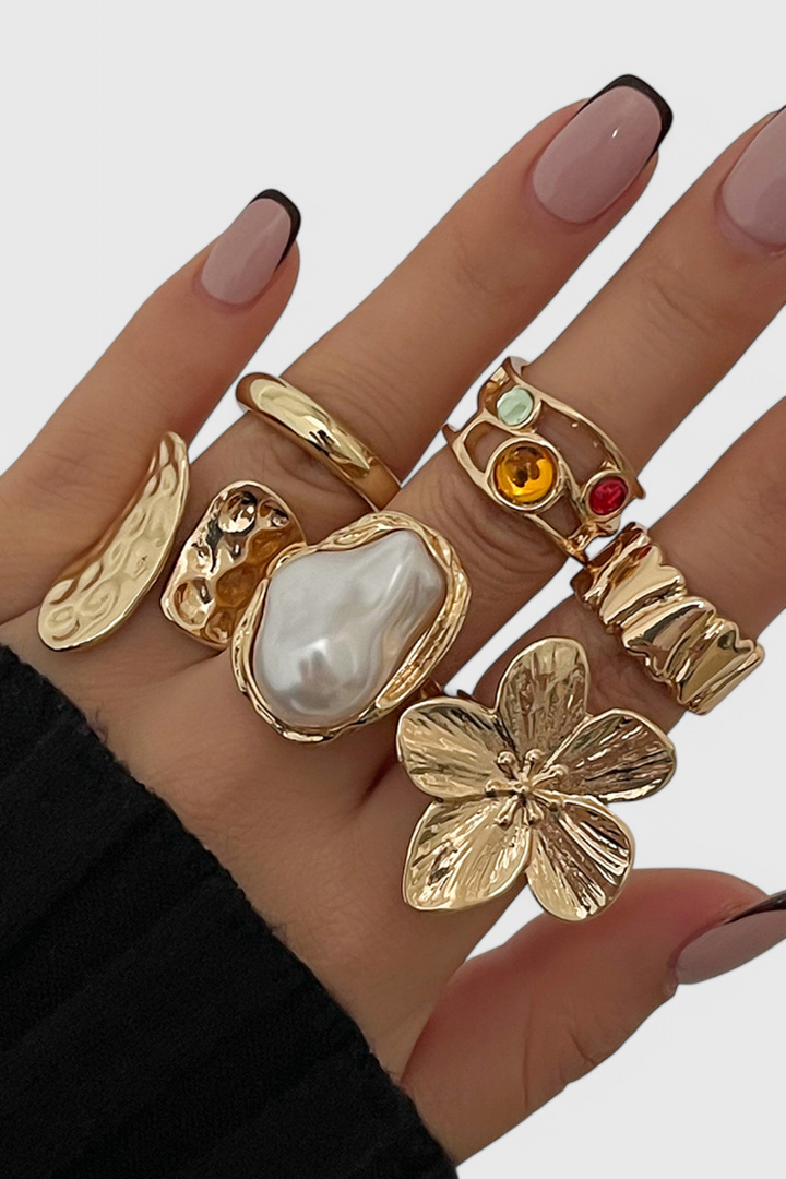 Anillo Abierto de Perla en Diseño de Flor Líquida