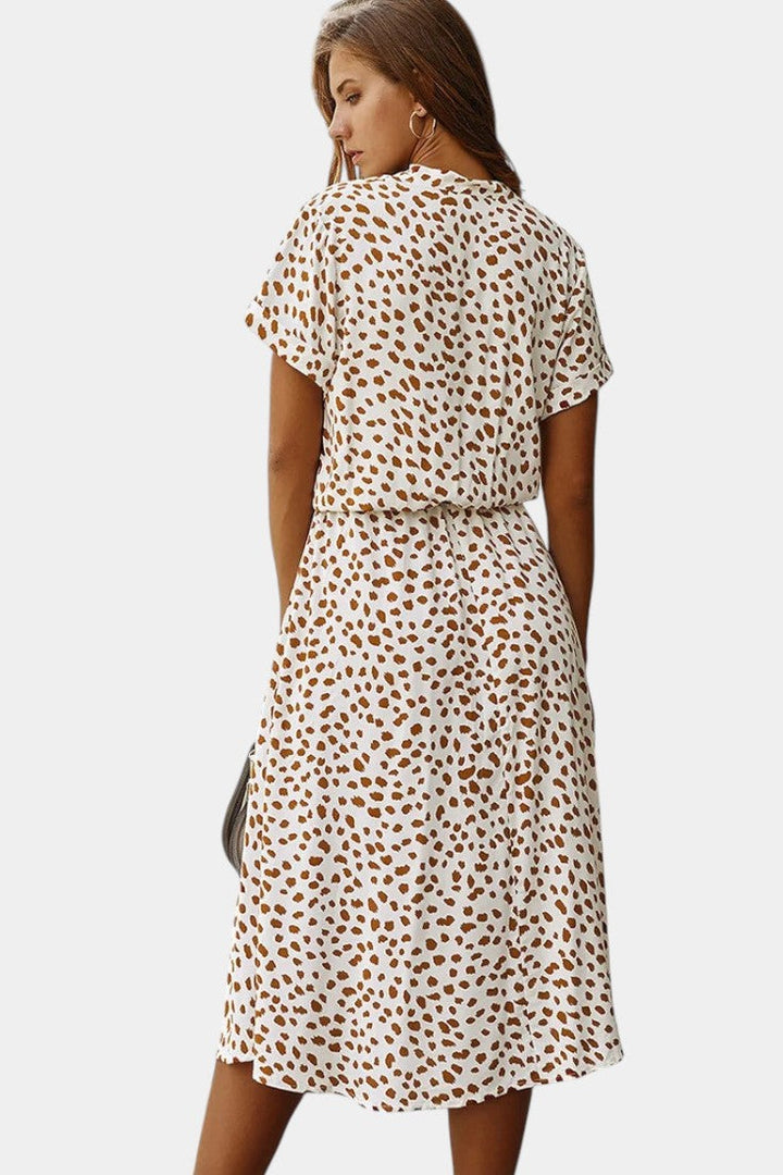 Vestido Midi de Lunares Rovena con Cuello Camisero y Cintura Ajustable