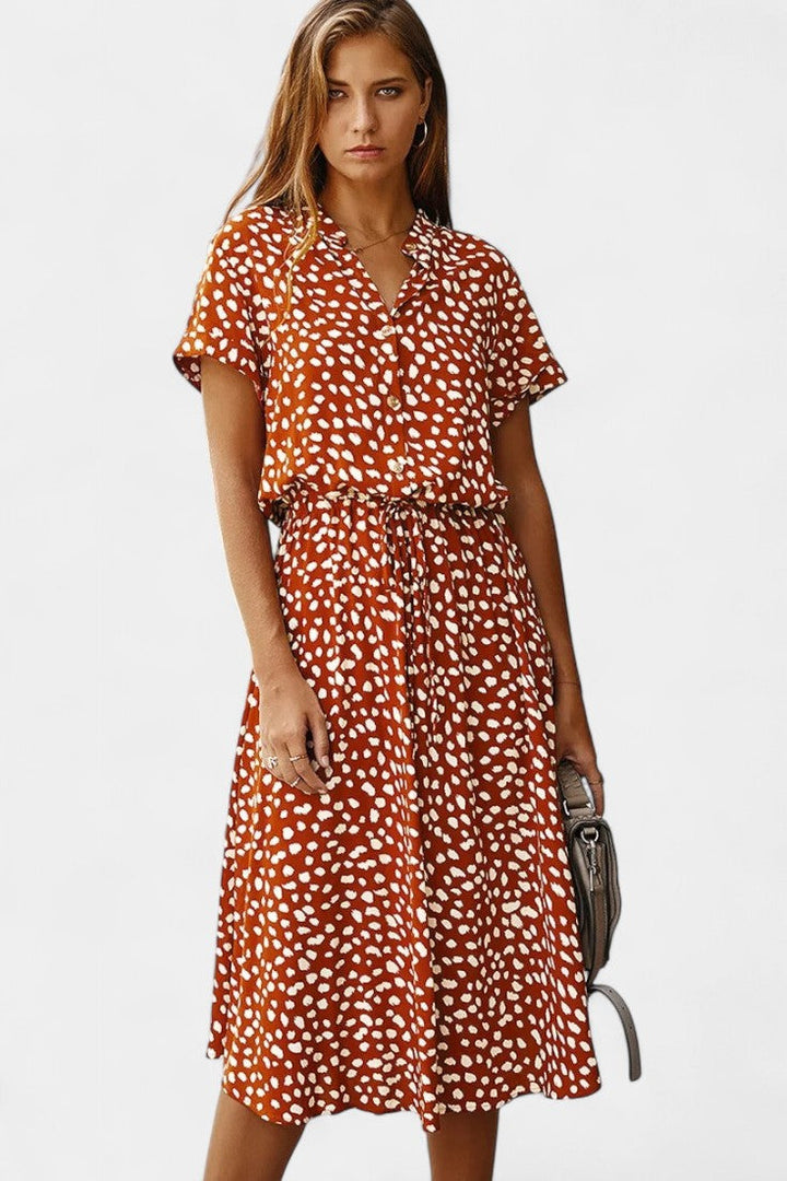 Vestido Midi de Lunares Rovena con Cuello Camisero y Cintura Ajustable