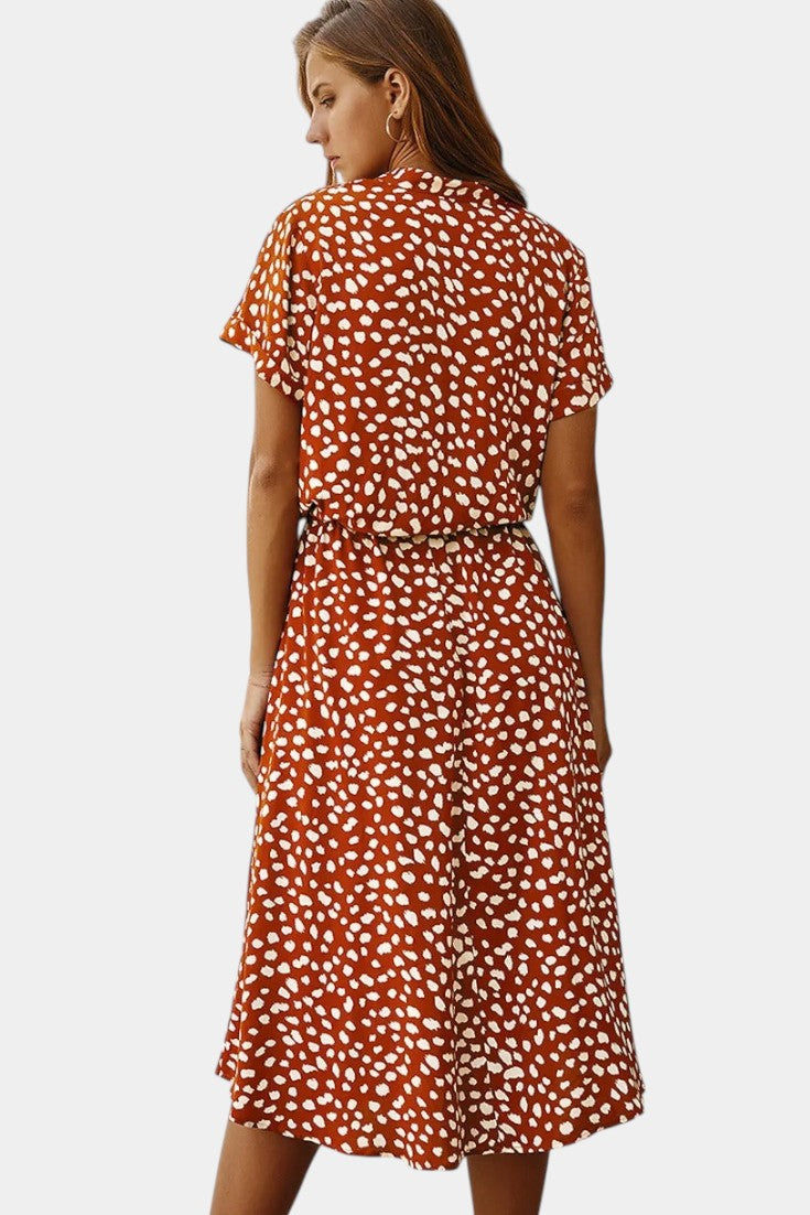 Vestido Midi de Lunares Rovena con Cuello Camisero y Cintura Ajustable