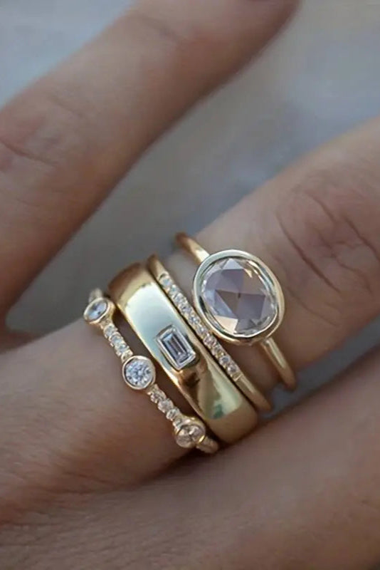 Anillo Retro de Oro con Circonitas