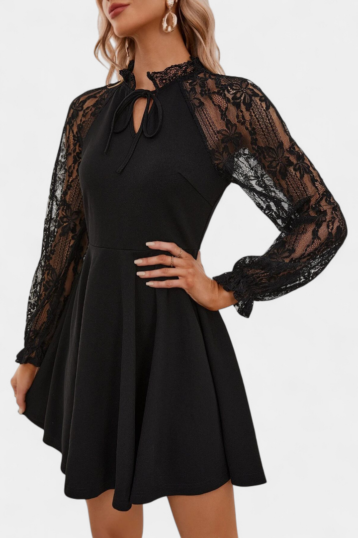 Vestido Mini de Encaje Floral Jasella con Mangas Largas