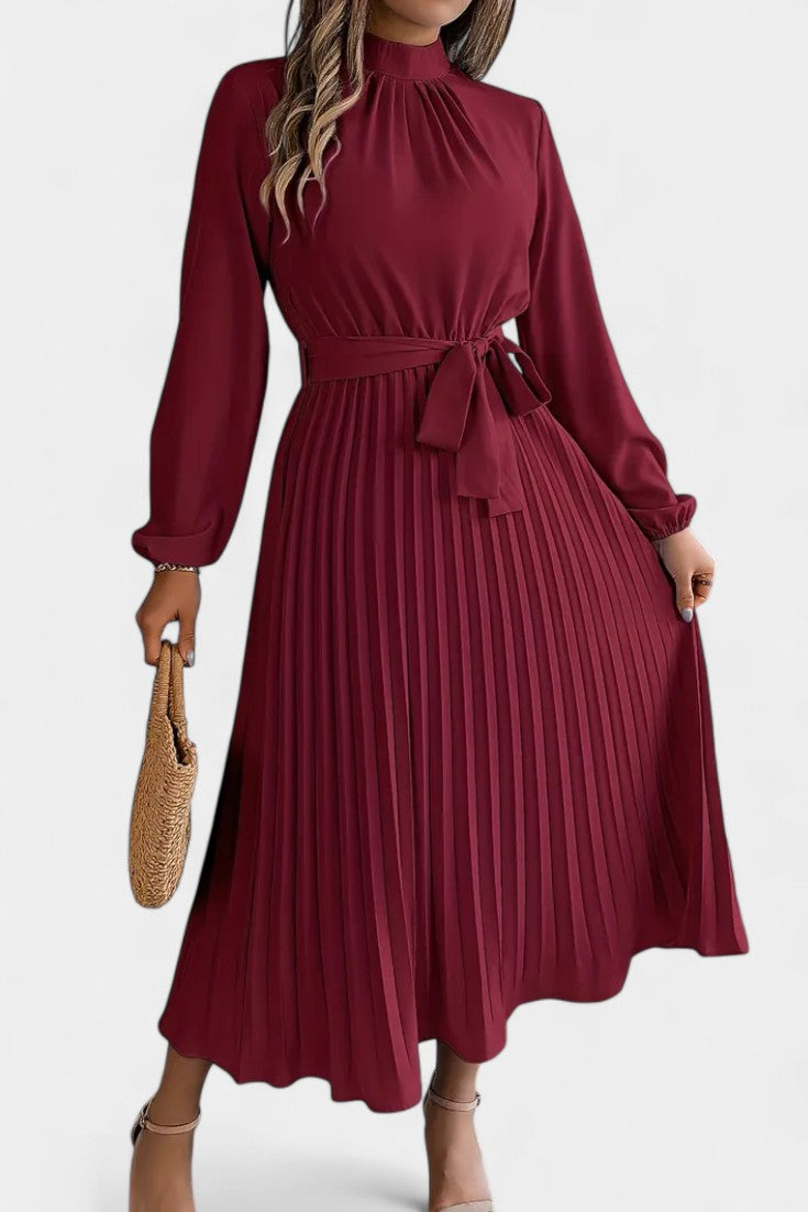 Vestido Theresa de Cuello Alto con Cinturón Plisado