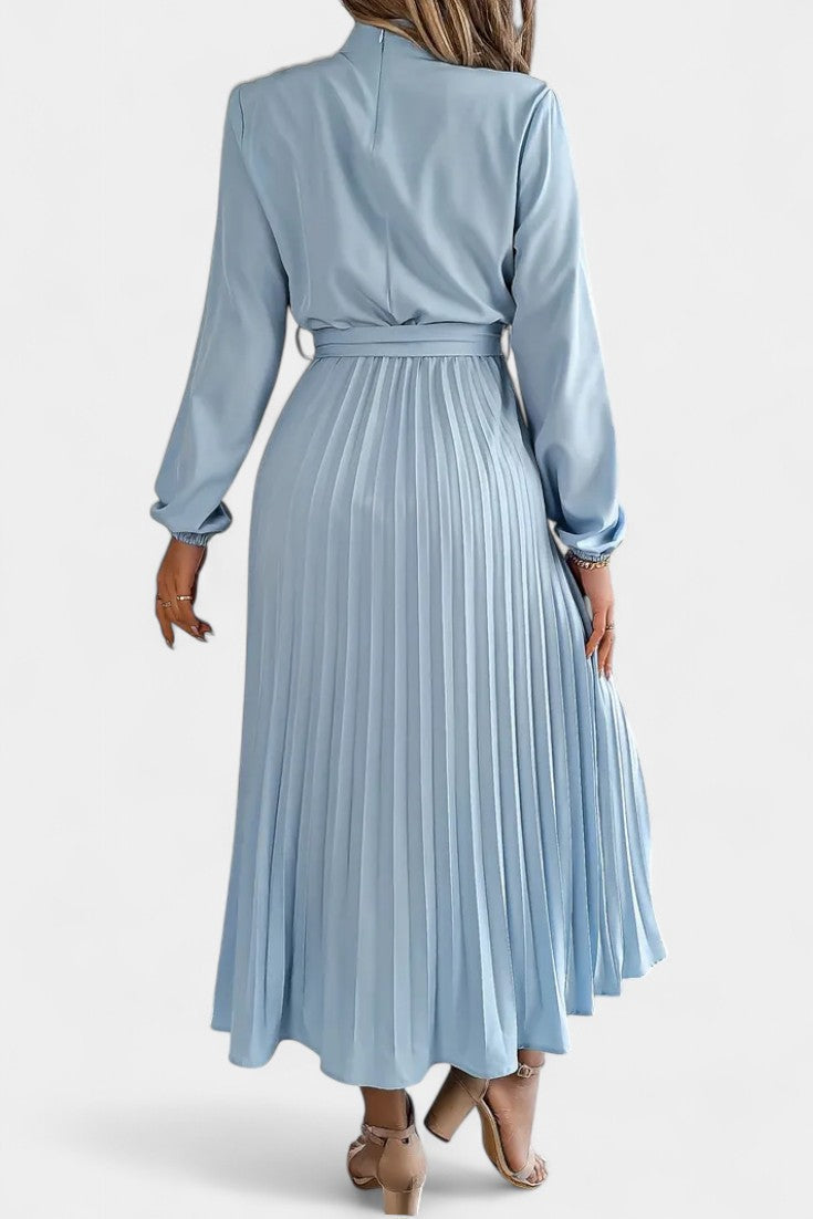 Vestido Theresa de Cuello Alto con Cinturón Plisado