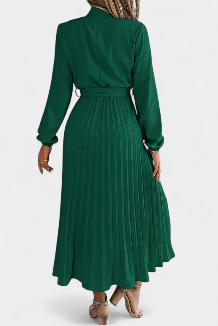 Vestido Theresa de Cuello Alto con Cinturón Plisado