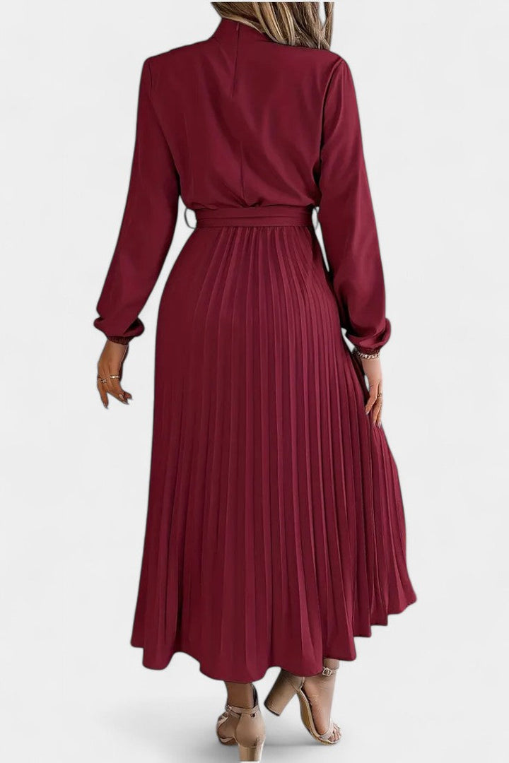 Vestido Theresa de Cuello Alto con Cinturón Plisado
