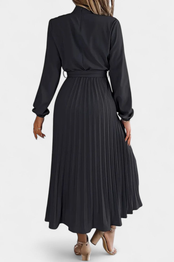 Vestido Theresa de Cuello Alto con Cinturón Plisado