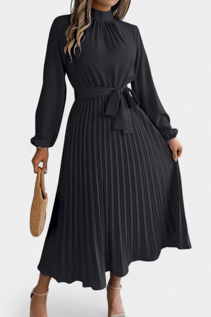 Vestido Theresa de Cuello Alto con Cinturón Plisado